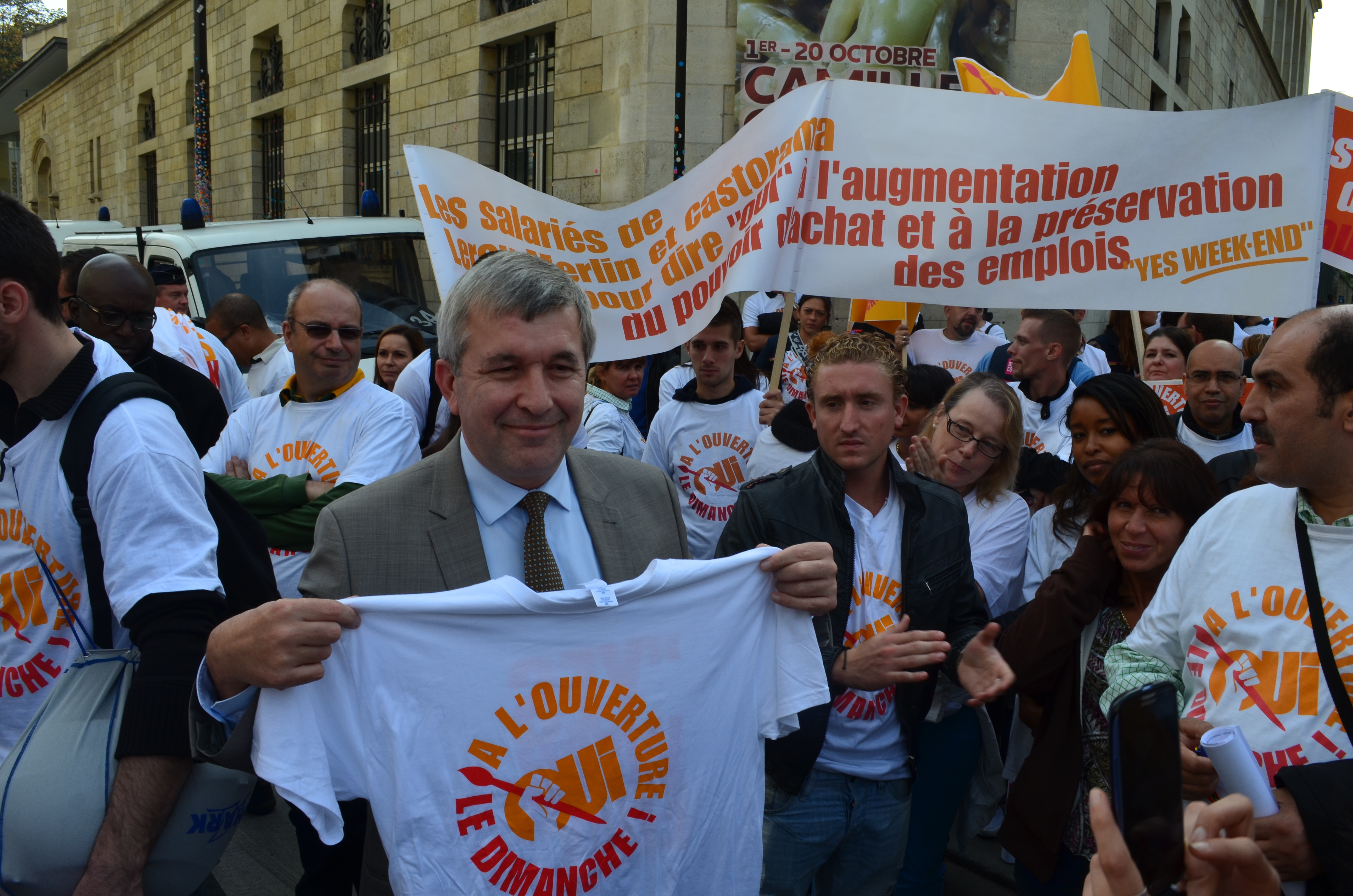 Travail du dimanche: oui aux ouvertures dans un cadre protecteur pour les salariés