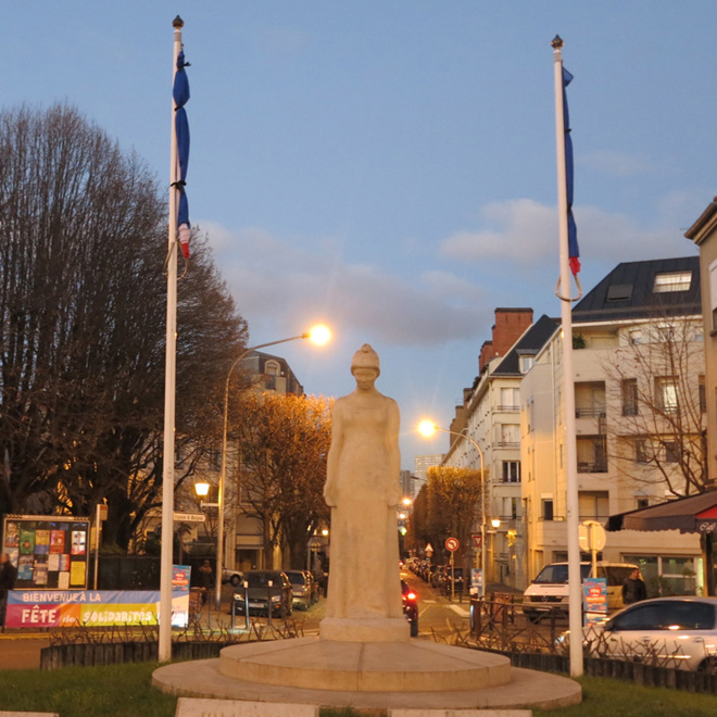 Drapeaux en berne au Kremlin-Bicêtre
